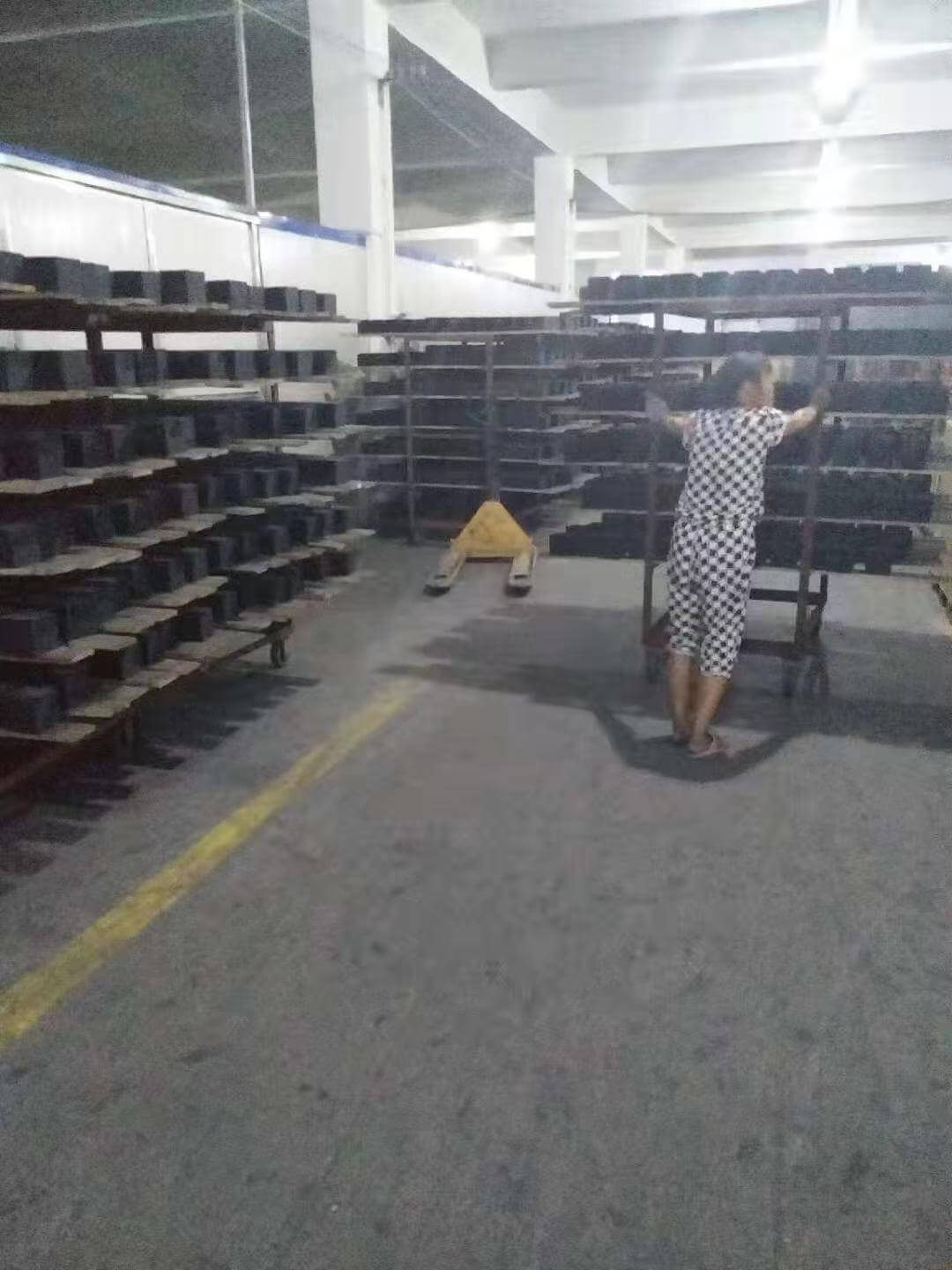 <a href=http://aircooling.cn/fwzhxt/ target=_blank class=infotextkey>蜂窩活性炭</a>3000m3大型倉(cāng)庫(kù)